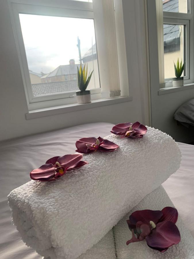 Ak Serviced Apartments - Exclusive Two-Bedroom Apartment カーディフ エクステリア 写真