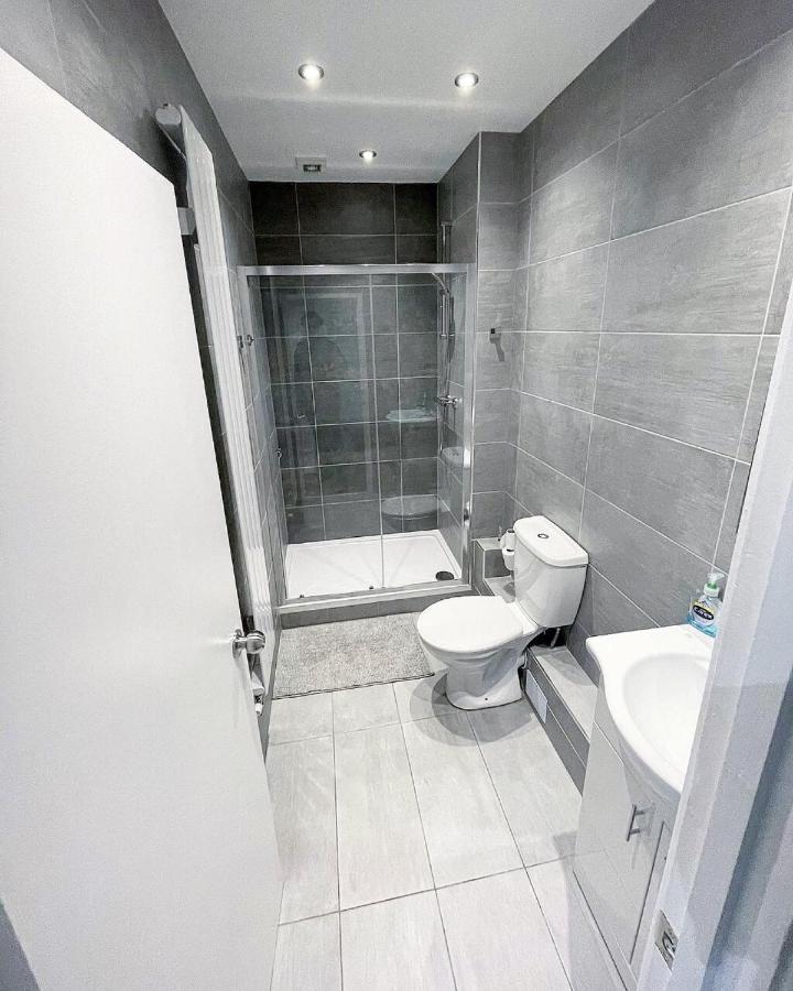 Ak Serviced Apartments - Exclusive Two-Bedroom Apartment カーディフ エクステリア 写真