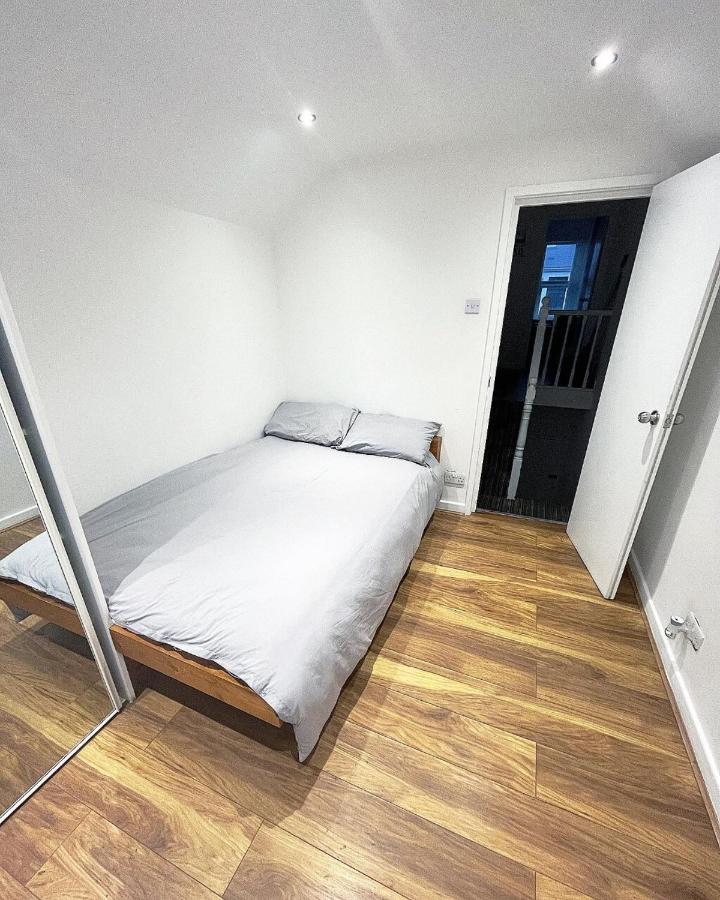 Ak Serviced Apartments - Exclusive Two-Bedroom Apartment カーディフ エクステリア 写真